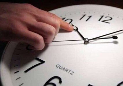 بدء العمل بالتوقيت الصيفي في فلسطين