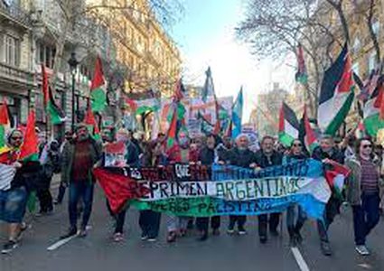 المئات يتظاهرون في الأرجنتين دعما لشعبنا وتنديدا بالإبادة الجماعية في غزة