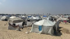 الطقس الحار يحول خيام النازحين في رفح الى أفران