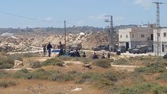 جيش الاحتلال يقتحم منزل الشهيدين جبارين شرق سعير