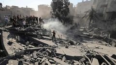 انتشال 50 جثة على الأقل من مجمع ناصر الطبي ..ومصيرٌ مجهول لأكثر من 500 مواطن