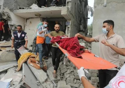 انتشال عشرات الجثامين من مقبرة جماعية بخان يونس