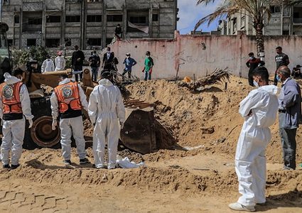 انتشال جثامين 283 شهيدا من ثلاث مقابر جماعية بخان يونس