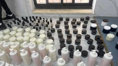 بالصور| ضبط كميات من مستحضرات التجميل وزيت الزيتون المخالفة للمواصفات في نابلس