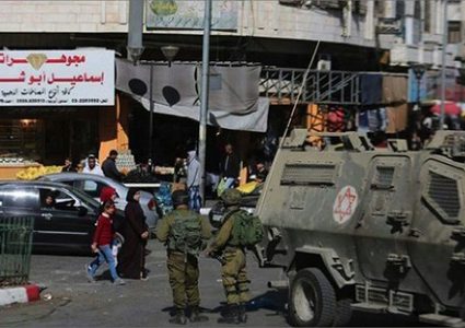 الاحتلال يغلق وسط الخليل لتأمين اقتحام المستوطنين لموقع أثري