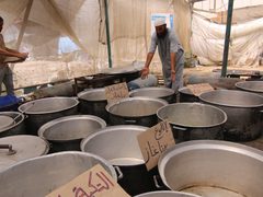 توقف أحد أكبر تكيات دير البلح عن العمل بسبب عدم توفر الكميات اللازمة من الغاز مما يفاقم أزمة الجوع لدى ألاف النازحين غرب دير البلح