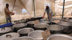 توقف أحد أكبر تكيات دير البلح عن العمل بسبب عدم توفر الكميات اللازمة من الغاز مما يفاقم أزمة الجوع لدى ألاف النازحين غرب دير البلح