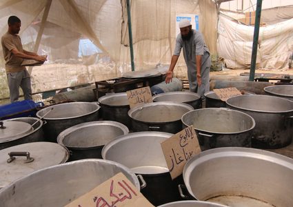 توقف أحد أكبر تكيات دير البلح عن العمل بسبب عدم توفر الكميات اللازمة من الغاز مما يفاقم أزمة الجوع لدى ألاف النازحين غرب دير البلح