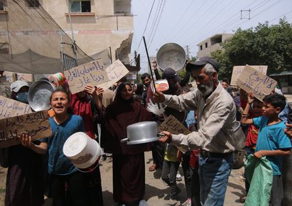 توقف أحد أكبر تكيات دير البلح عن العمل بسبب عدم توفر الكميات اللازمة من الغاز مما يفاقم أزمة الجوع لدى ألاف النازحين غرب دير البلح