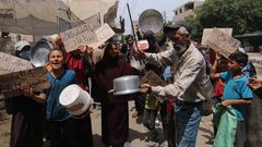 توقف أحد أكبر تكيات دير البلح عن العمل بسبب عدم توفر الكميات اللازمة من الغاز مما يفاقم أزمة الجوع لدى ألاف النازحين غرب دير البلح