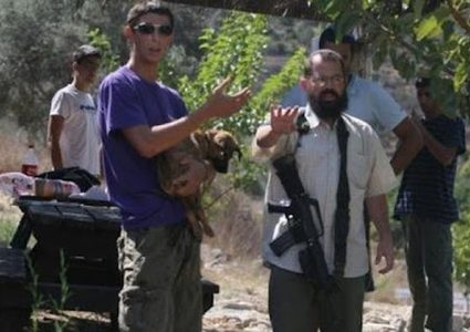 مستوطنون يهاجمون مزارعين غرب بيت لحم