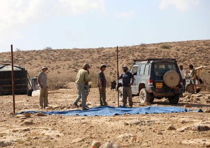 مستوطنون يمزقون خياما في الأغوار الشمالية