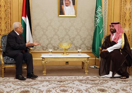 الرئيس عباس يجتمع مع ولي العهد السعودي لبحث آخر المستجدات