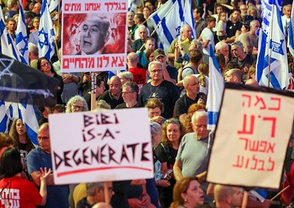 استطلاعان: أغلبيّة إسرائيليّة تريد استقالة نتنياهو فورا... وغانتس متصدّرا