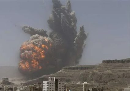 اليمن: قصف أميركي بريطاني يستهدف الحديدة بعد هجمات للحوثيين