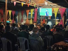 في دير البلح: مواطنون يتابعون مباراة ريال مدريد وبايرن ميونخ