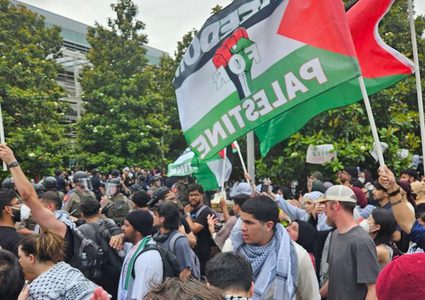 الآلاف يتظاهرون في نيويورك احتجاجا على قمع اعتصام طلابي في جامعة كولومبيا