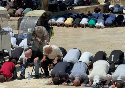 30 ألفا يؤدون صلاة الجمعة في رحاب المسجد الاقصى المبارك