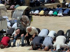 30 ألفا يؤدون صلاة الجمعة في رحاب المسجد الاقصى المبارك