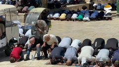 30 ألفا يؤدون صلاة الجمعة في رحاب المسجد الاقصى المبارك