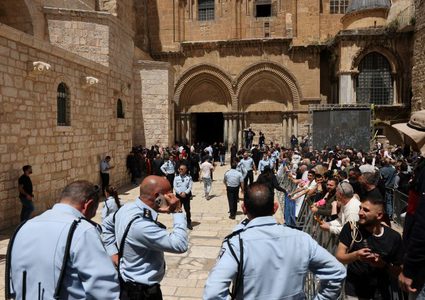 الاحتلال يشدد إجراءات دخول المسيحيين القدس لإحياء الشعائر الدينية بـ"سبت النور"