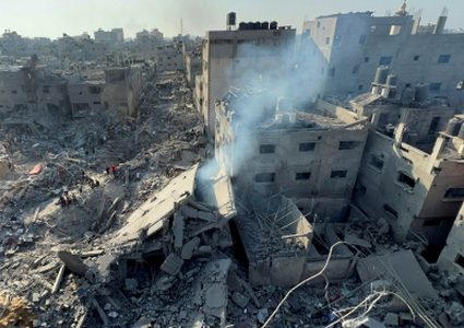 استشهاد أم وطفليها في قصف للاحتلال على حي الزيتون