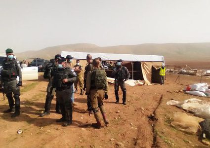 مستوطنون يقتحمون مجددا تجمعا بدويا غرب أريحا