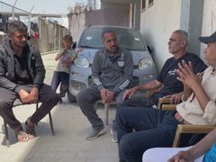 هكذا يعيش قائد منتخب فلسطين السابق لكرة القدم صائب جندية نازحًا في دير البلح