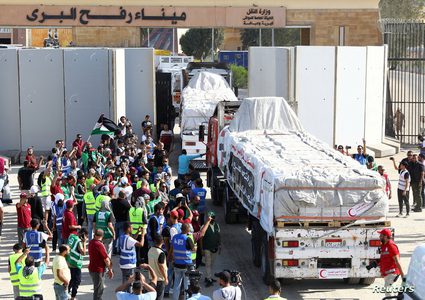 الاحتلال يحتل معبر رفح ويوقف حركة المسافرين ودخول المساعدات إلى قطاع غزة