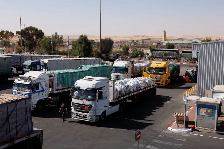 الأونروا تحذر من توقف دخول المساعدات عبر معبر رفح