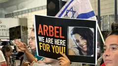 تغطية صحفية: مستوطنون يتظاهرون أمام وزارة الحرب في "تل أبيب" للمطالبة إبرام صفقة تبادل للأسرى المحتجزين لدى المقاومة في غزة