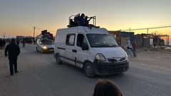 نازحو رفح في مواصي خان يونس.. النوم على قارعة الطريق أهون من الموت تحت القصف