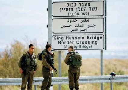 الاحتلال يعتقل شابا من جنين على معبر الكرامة