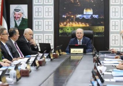 الحكومة تُفعِّل خطة طوارئ لصرف الرواتب فور وصول أموال المقاصة