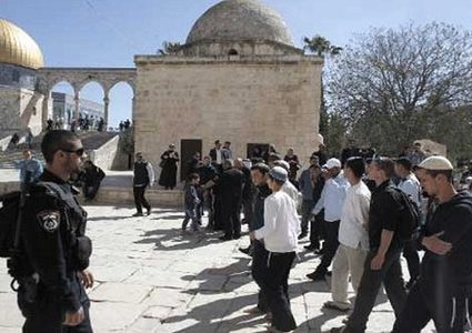 مستوطنون يقتحمون المسجد الأقصى المبارك