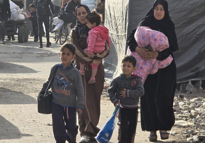 جيش الاحتلال يواصل تنفيذ جريمة التهجير القسري في شمال غزة بعد المجازر التي استهدفت عائلات داخل بيوتها.