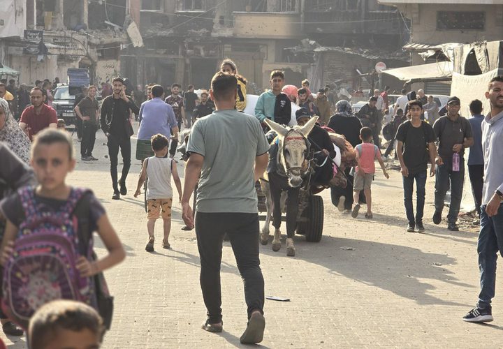 جيش الاحتلال يواصل تنفيذ جريمة التهجير القسري في شمال غزة بعد المجازر التي استهدفت عائلات داخل بيوتها.