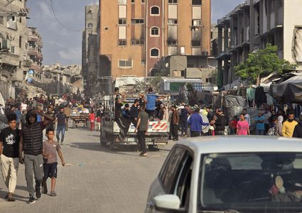 جيش الاحتلال يواصل تنفيذ جريمة التهجير القسري في شمال غزة بعد المجازر التي استهدفت عائلات داخل بيوتها.