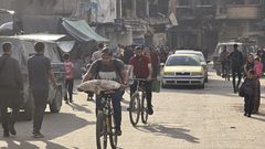 جيش الاحتلال يواصل تنفيذ جريمة التهجير القسري في شمال غزة بعد المجازر التي استهدفت عائلات داخل بيوتها.