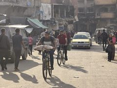 جيش الاحتلال يواصل تنفيذ جريمة التهجير القسري في شمال غزة بعد المجازر التي استهدفت عائلات داخل بيوتها.
