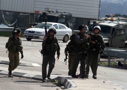 الاحتلال يعتدي على شاب بالضرب وسط حوارة جنوب نابلس