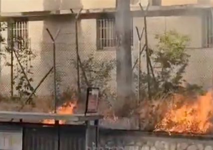 مستوطنون يضرمون النار بمقر الأونروا في القدس