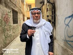 الحاج محمد محمود عبد القادر حرب (84 عاماً) في مخيم بلاطة شرق نابلس يحتفظ بمفتاح بيته في قرية مسكة المهجرة عام 1948.
