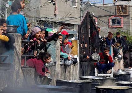 شبح المجاعة من جديد..نازحو جنوب القطاع ووسطه يخشون الجوع مع شحّ المساعدات