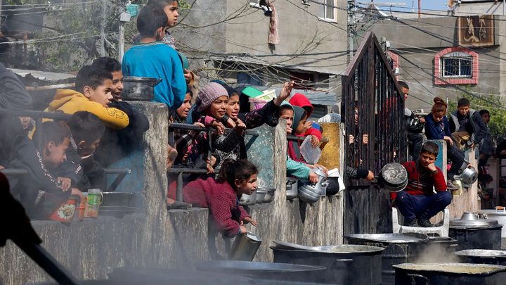 شبح المجاعة من جديد..نازحو جنوب القطاع ووسطه يخشون الجوع مع شحّ المساعدات