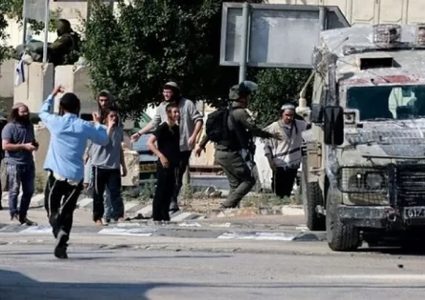 مستوطنون يهاجمون مركبات المواطنين جنوب نابلس
