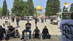 الآلاف يؤدون صلاة الجمعة في المسجد الأقصى والاحتلال يعتدي على المصلين