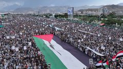 مسيرة حاشدة بعنوان "مع غزة جهاد مقدس ولا خطوط حمراء" في ميدان السبعين بالعاصمة اليمنية صنعاء