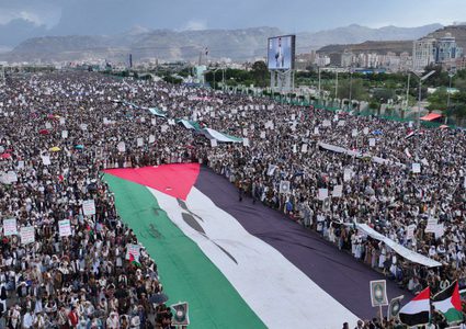 مسيرة حاشدة بعنوان "مع غزة جهاد مقدس ولا خطوط حمراء" في ميدان السبعين بالعاصمة اليمنية صنعاء