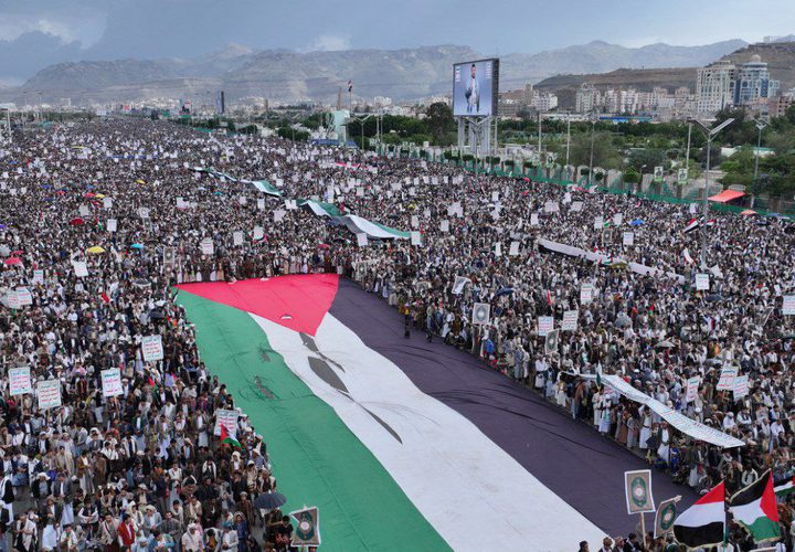 مسيرة حاشدة بعنوان "مع غزة جهاد مقدس ولا خطوط حمراء" في ميدان السبعين بالعاصمة اليمنية صنعاء